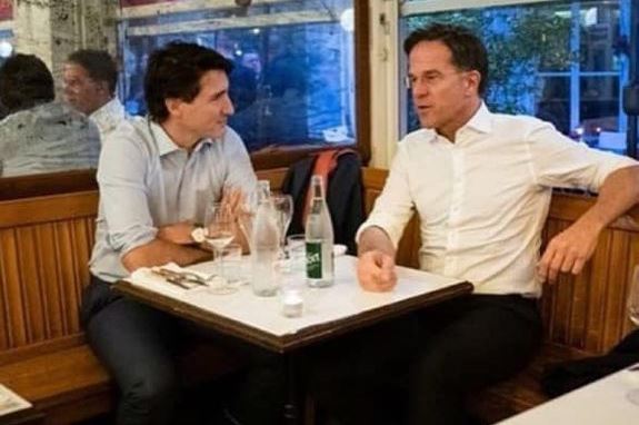 2021-11-08, Rutte en Trudeau in café